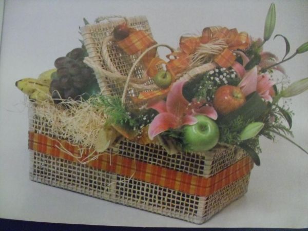 cesta frutas e flores