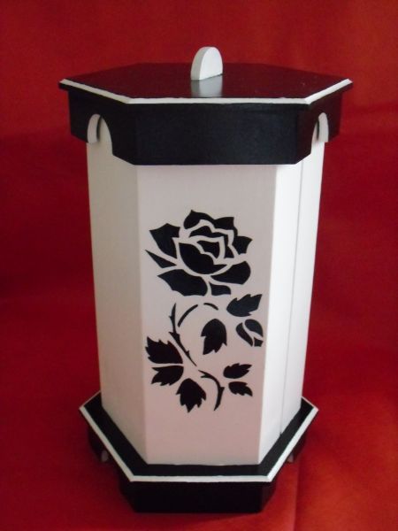 porta papel toalha preto e branco